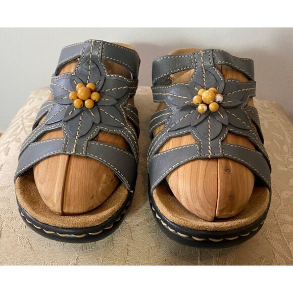 Clarks Leather Slip-On Wedge Sandals Shoes Floral Embellishment Gray Size 9 - Picture 2 of 10